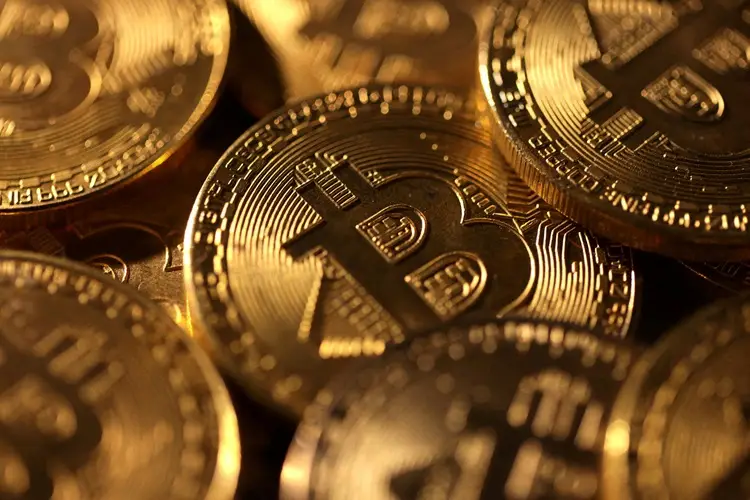 Bitcoin sobe ao maior nível em um mês com perspectiva de acordo entre EUA e Irã