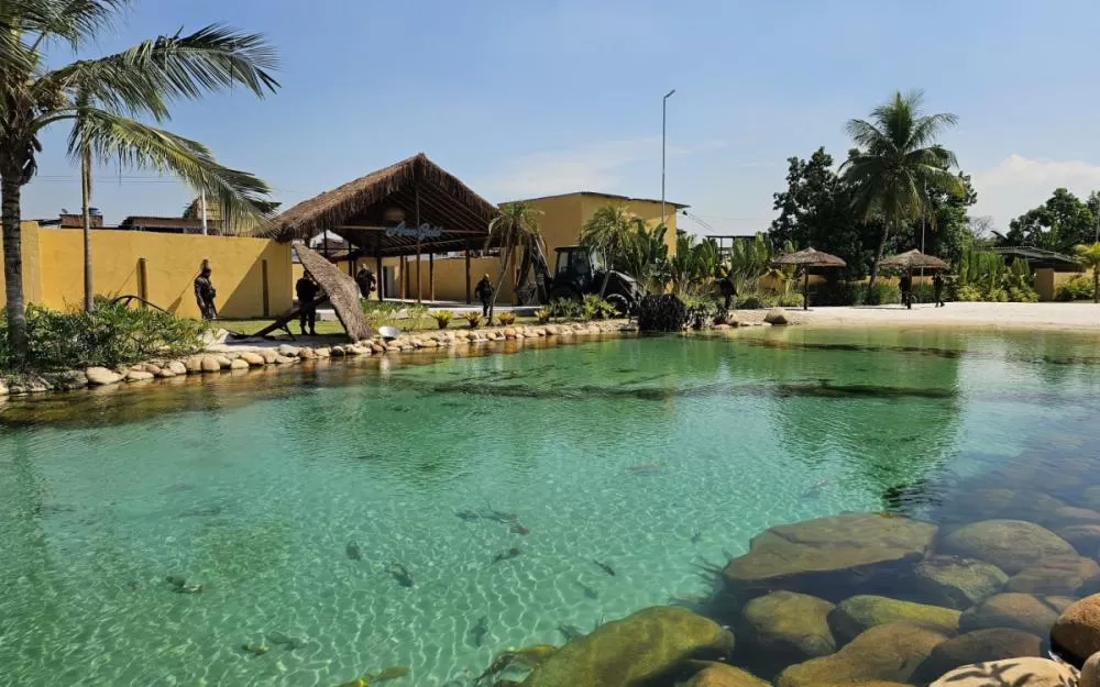 Resort' de luxo de Peixão é alvo de operação no Complexo de Israel; Av. Brasil, trens e BRT são afetados.