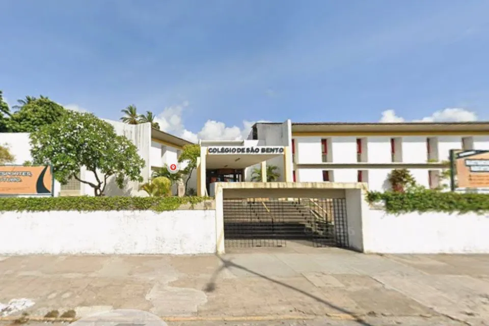 Homem morre eletrocutado ao tentar roubar fios em colégio de Olinda