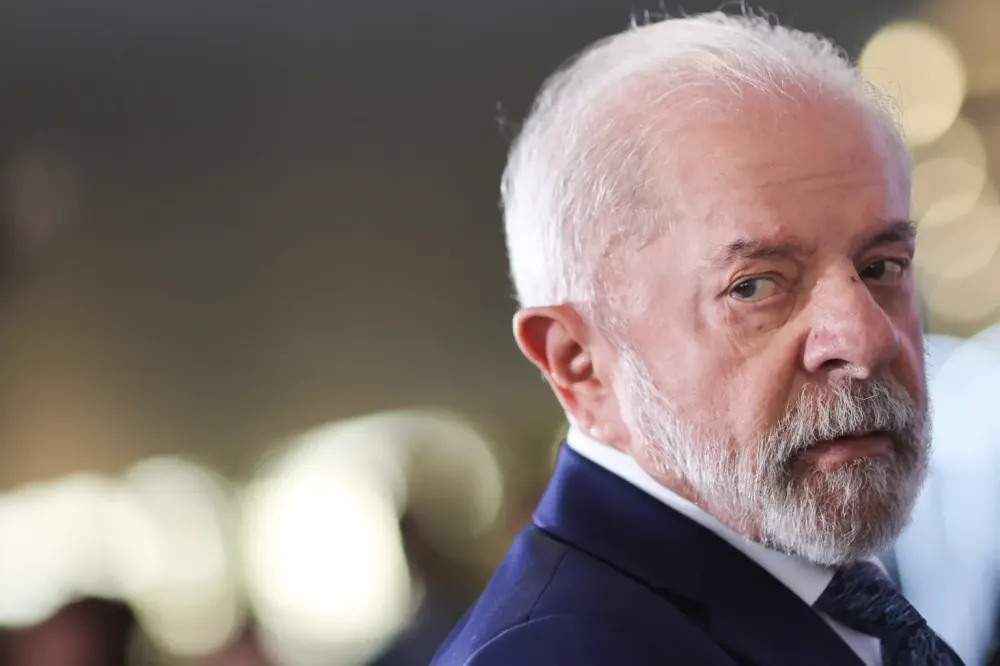 “Direita diz que Ramagem foi preso por multa, mas foi condenado por golpe”, diz Lula