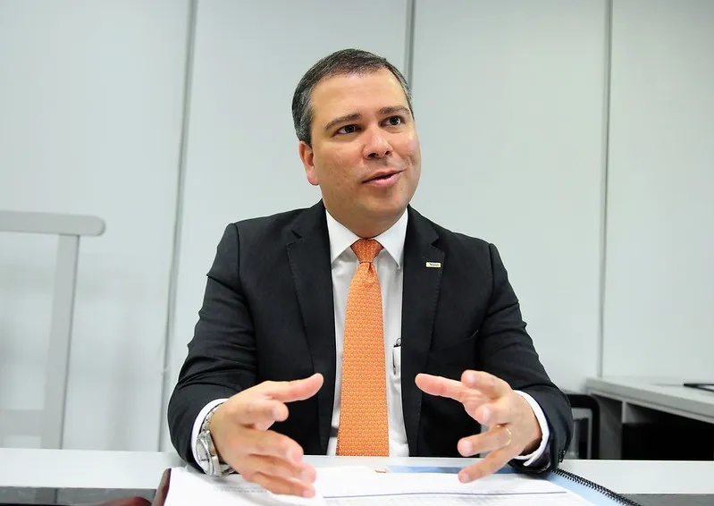 Livro e arsenal de mensagens: ex-presidente do BRB preparava material para PF