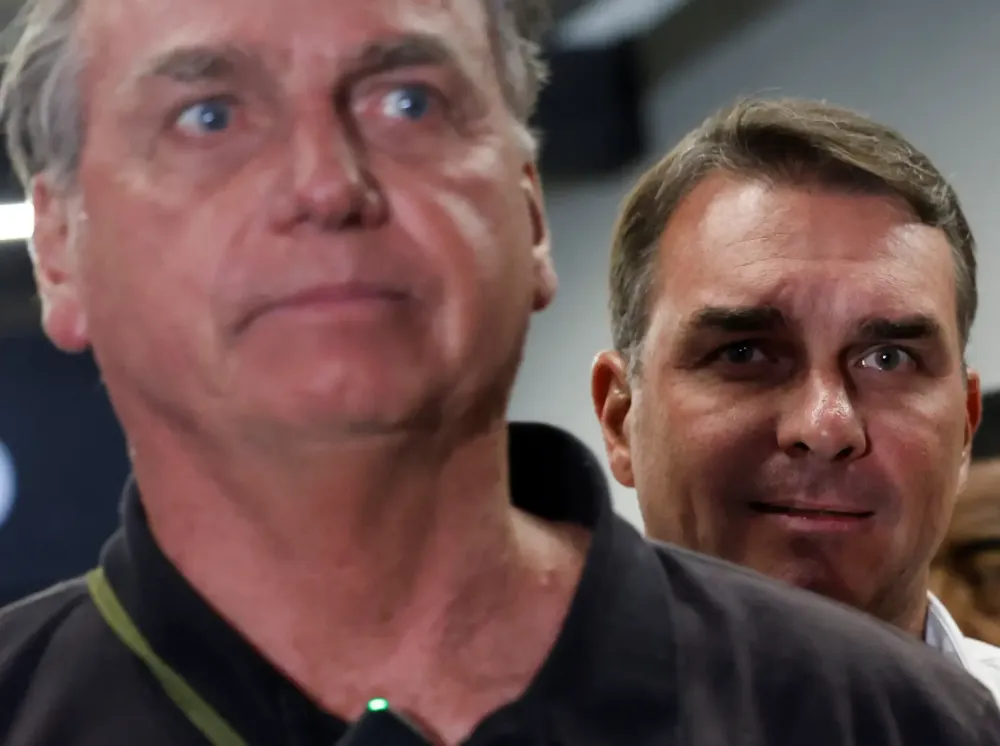 Sóstenes quer usar documentário sobre Bolsonaro para fazer campanha para Flávio