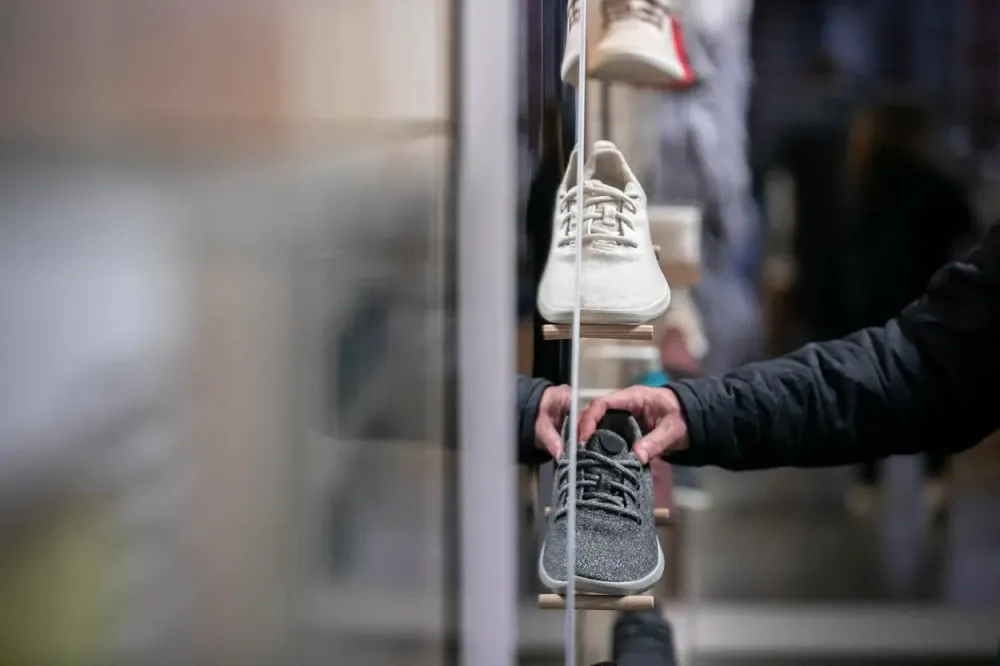 Marca de tênis queridinha do Vale do Silício decide pivotar para IA — sim, IA