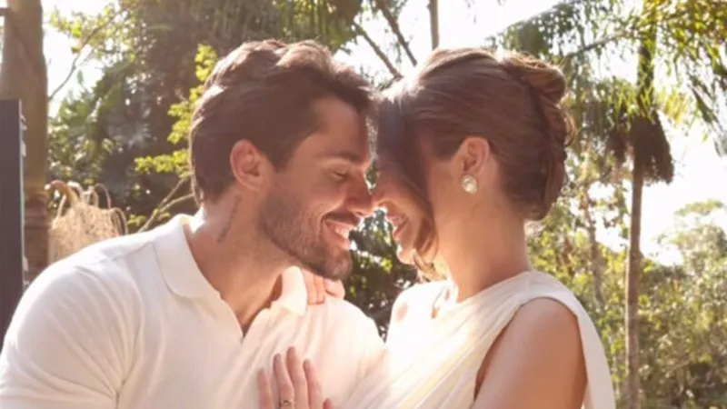 Bil Araújo descobre sexo do primeiro filho e anuncia nome do bebê em chá revelação; confira