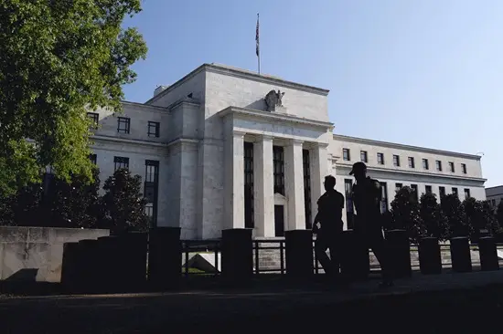 Reabertura de Ormuz e petróleo podem remodelar opções do Fed para cortes de juros