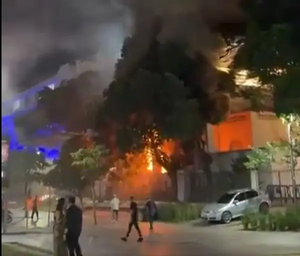 Incêndio atinge Edifício Touring, palco do Rio Fashion Week; chamas foram controladas