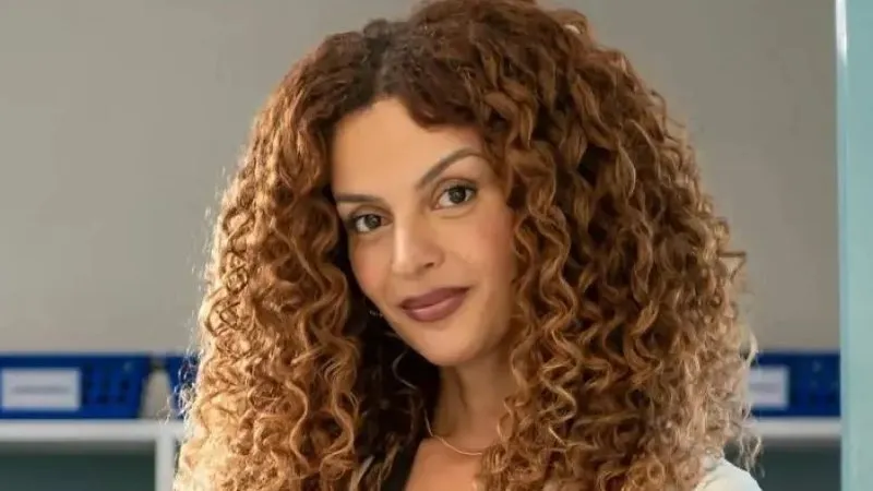 Destaque em novela da Globo, atriz Gabriela Loran ostenta 'bumbum perfeito' com biquíni fio-dental e internautas babam; veja