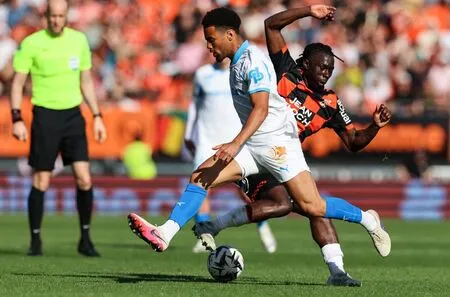 Olympique de Marselha perde na visita ao Lorient e se complica na luta por vaga na Champions