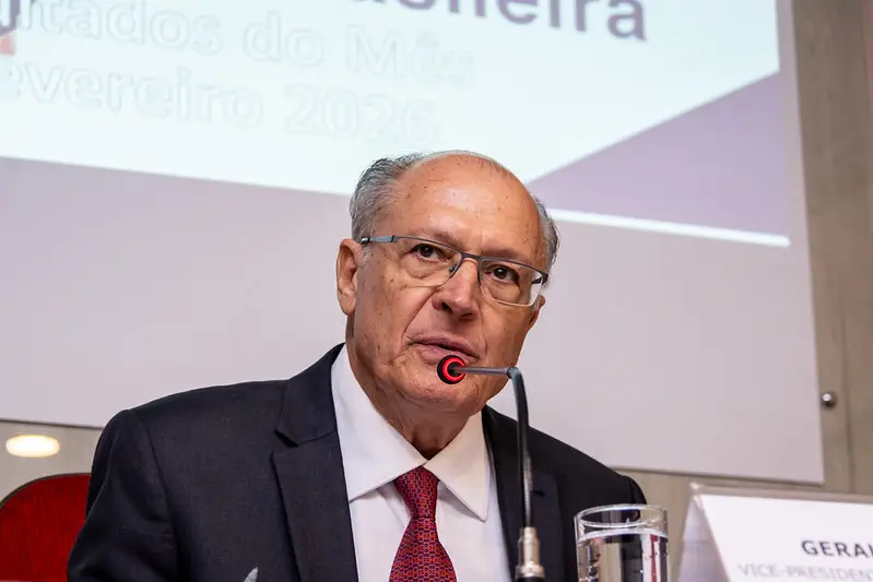 Alckmin evita novo posicionamento sobre taxa das blusinhas e diz que não há decisão