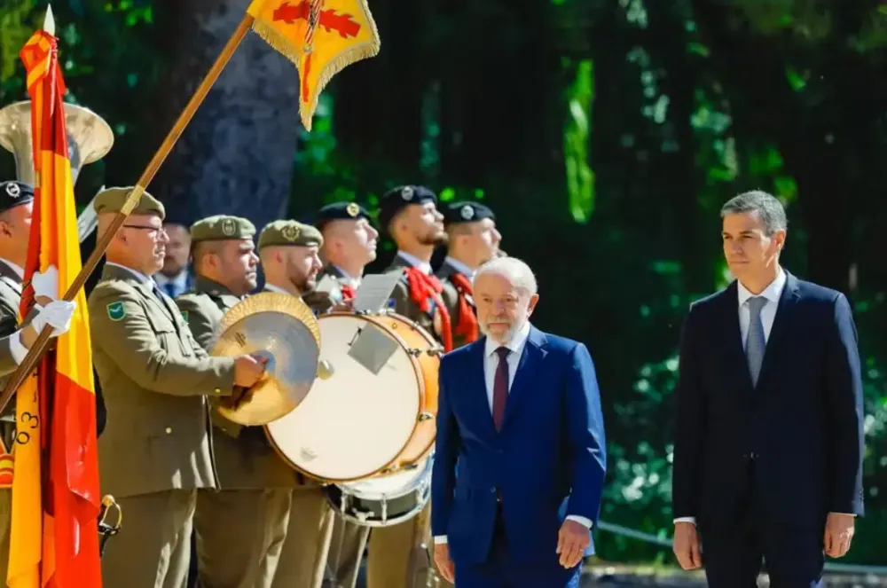 Em tom de campanha, Lula cita em discurso condenação de Bolsonaro e generais