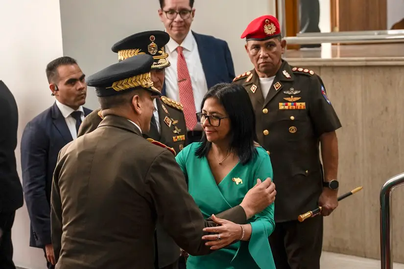 Sucessora de Maduro afasta, silenciosamente, quem o manteve no poder na Venezuela