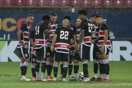 Com atuação apagada na primeira etapa, Santa Cruz é derrotado pelo Confiança na Série C