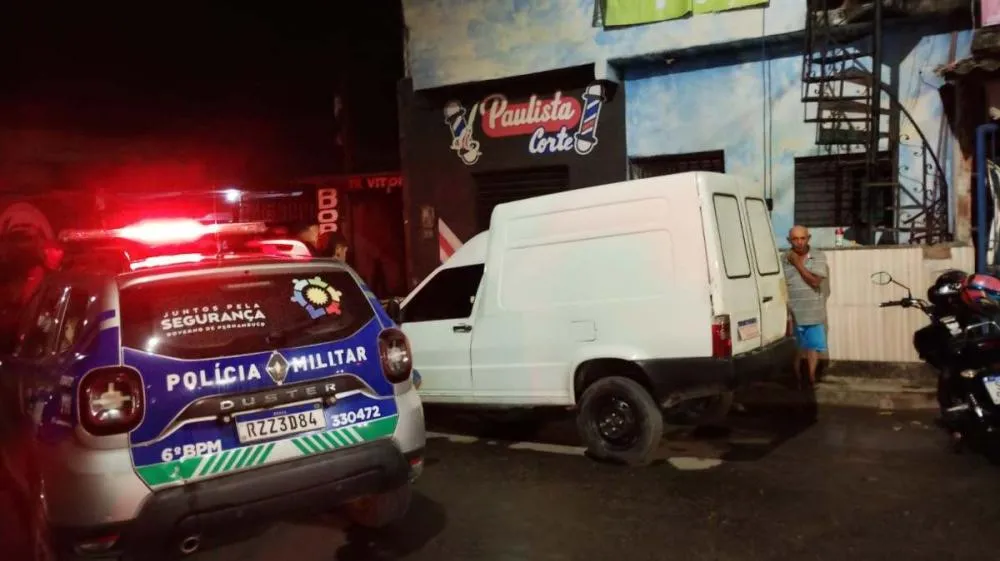 Jovem é executado a tiros dentro de borracharia em Jaboatão dos Guararapes, no Grande Recife