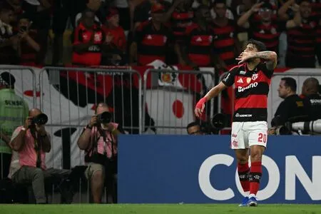 Exame descarta lesão grave no joelho e flamenguista Lucas Paquetá continua sonhando com a Copa.