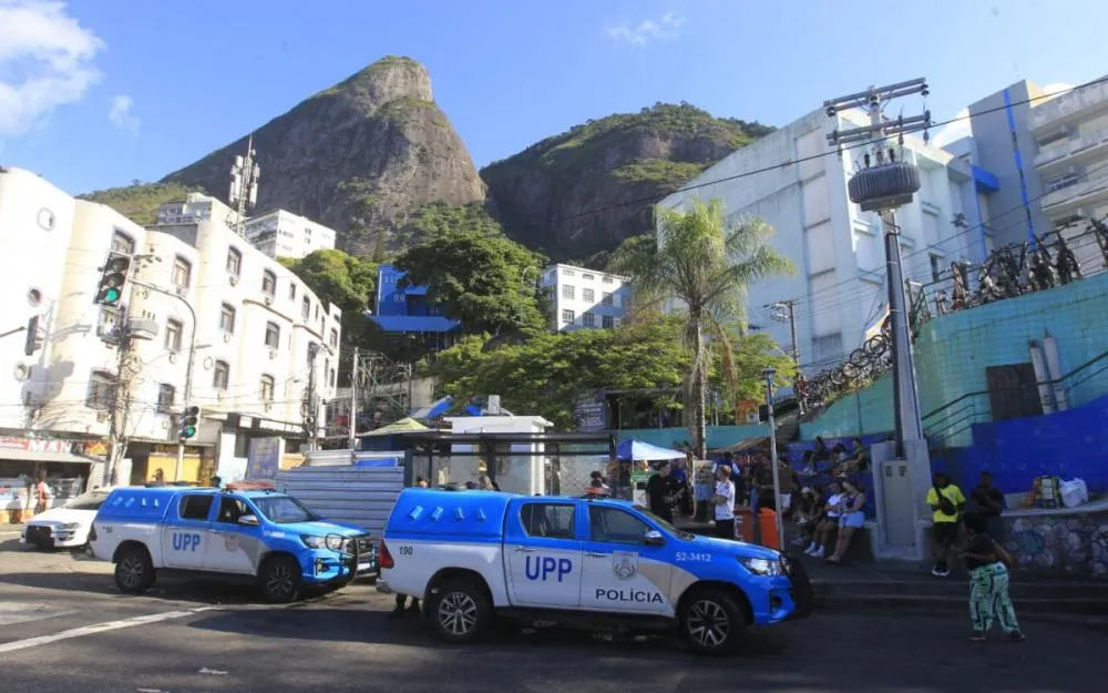 Turistas revelam momentos de tensão em meio a tiroteio no Vidigal: 'Muito medo'