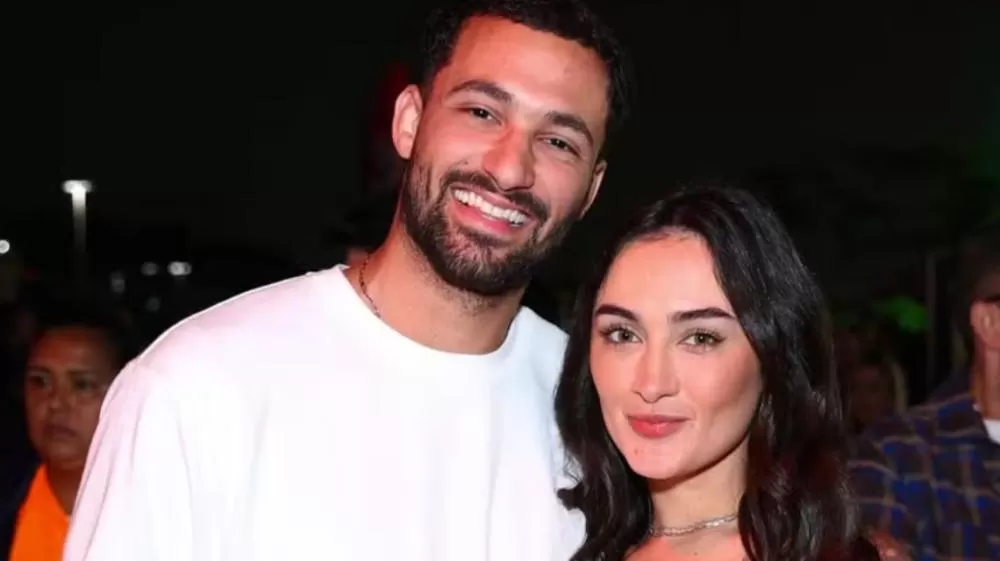 Gabi Melim explica namoro discreto com músico: 'Ele não gosta de foto'.