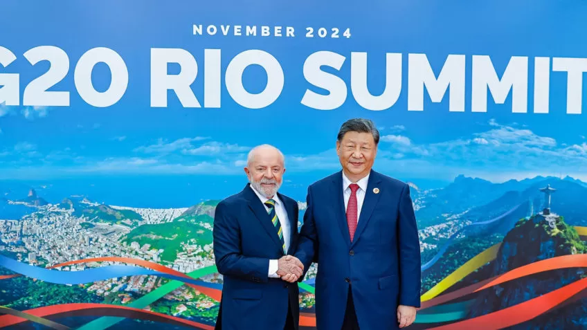 Lula recebe Xi Jinping no Alvorada e estreita relações com a China... Leia mais no texto original: (https://www.poder360.com.br/poder-governo/lula-recebe-xi-jinping-no-alvorada-e-estreita-relacoes-com-a-china/) © 2024 Todos os direitos são reservados ao 