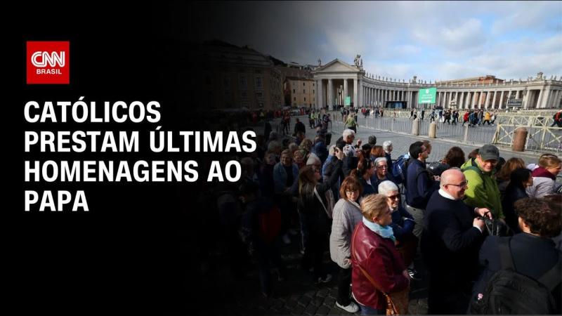 Católicos prestam últimas homenagens ao papa no Vaticano 