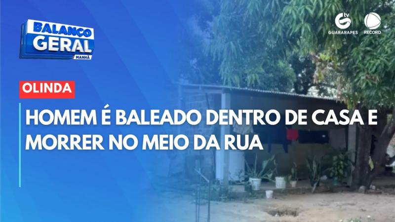 Homem é baleado dentro de casa e morrer no meio da rua.