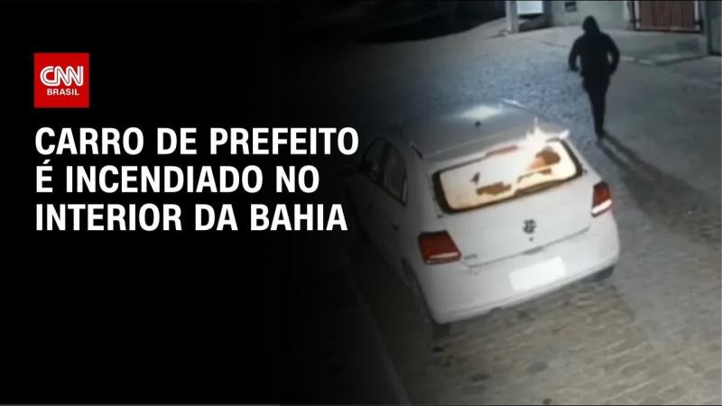  Homem encapuzado incendeia carro de prefeito na Bahia